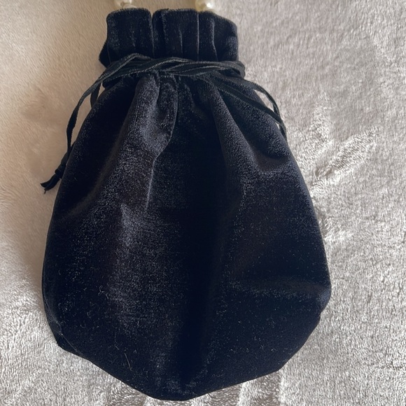 Ring Concierge Velvet Jewelry Pouch - Picture 7 of 10